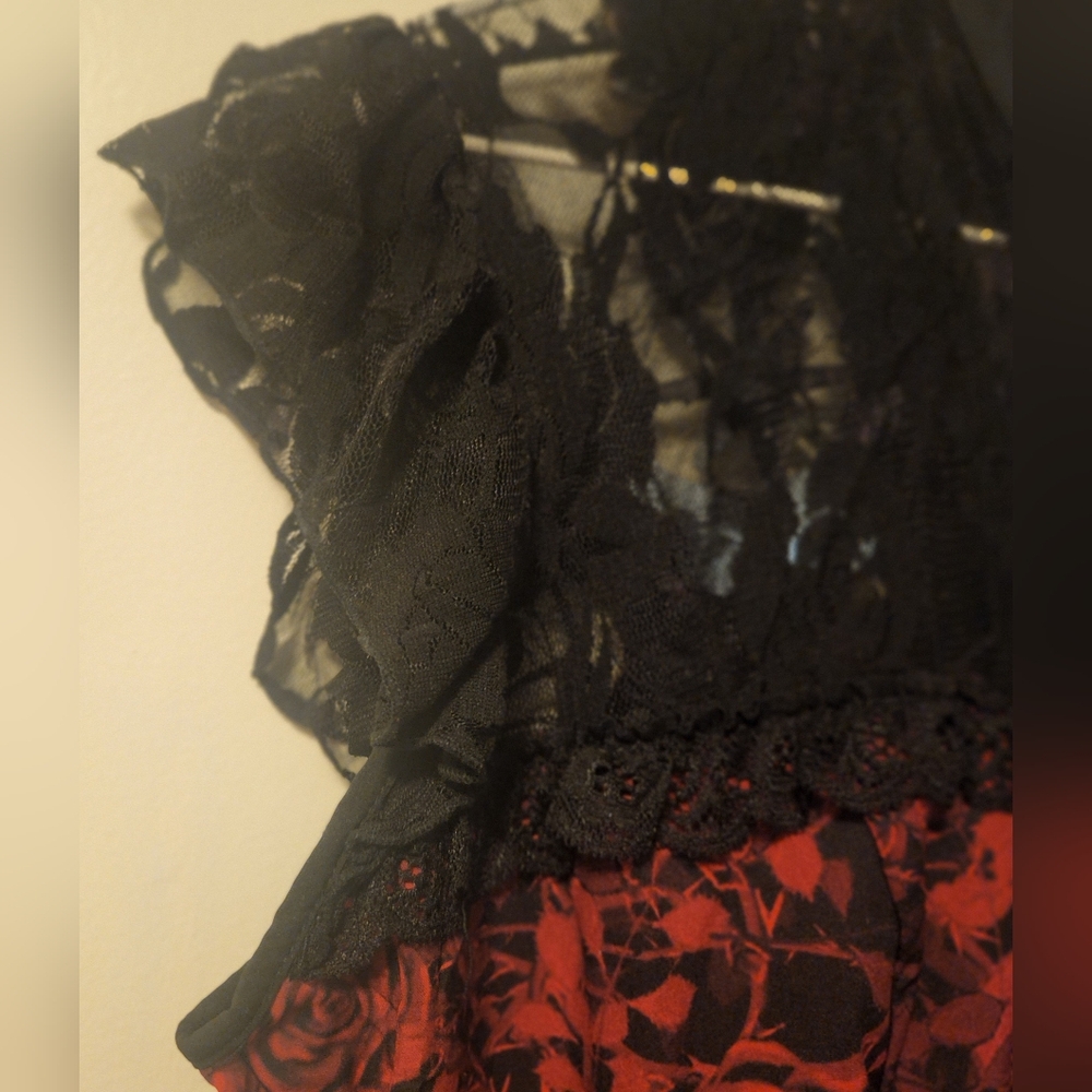 GOTH Black lace red rose top with corset strings in the back by ChicStar.. - Picture 4 of 6